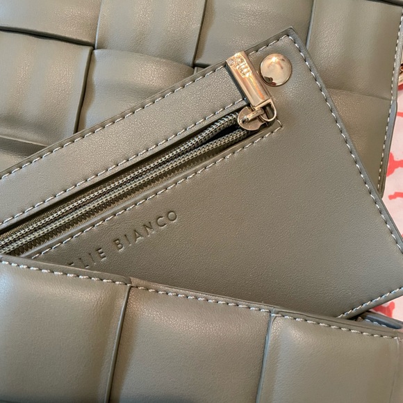 Melie Bianco purse, new w/o tag, excellent condition, pouch, smoke/pet free home - Picture 5 of 11